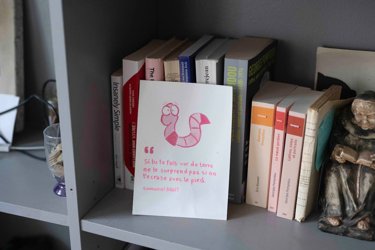 dessin d'un vers de terre avec une citation de Kant 