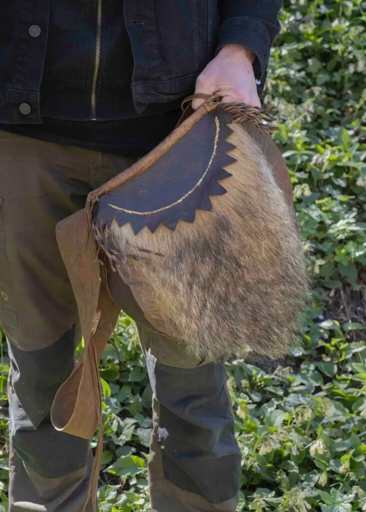 Besace de pisteur en cuir animal de Thomas Baffault