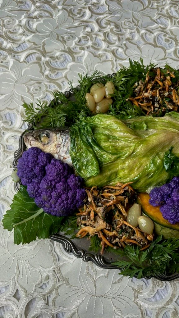 Plat de merlu accompagné de salade