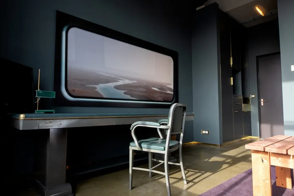 Chambre d'hôtel, mobilier en matériaux recyclés par Piet Hein Eek